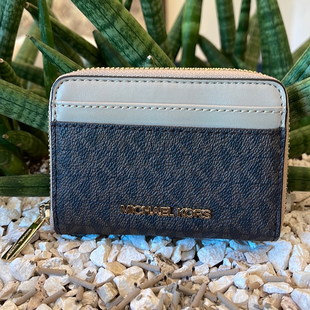 NWT MICHAEL KORS Jet Set Medium Zip Around Leather Card Case Wallet